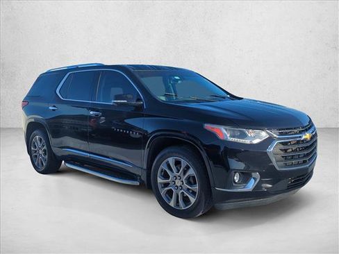 Used 2020 Chevrolet Traverse Premier FWD image 3