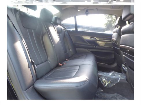 Used 2020 BMW 740i xDrive w/ Cold Weather Package image 18