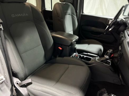 Used 2021 Jeep Wrangler Unlimited Sahara w/ Uconnect 4C Nav & Sound Group AWD/4WD image 10