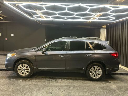 Used 2017 Subaru Outback 2.5i Premium image 4