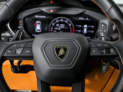 Used 2023 Lamborghini Urus S image 32