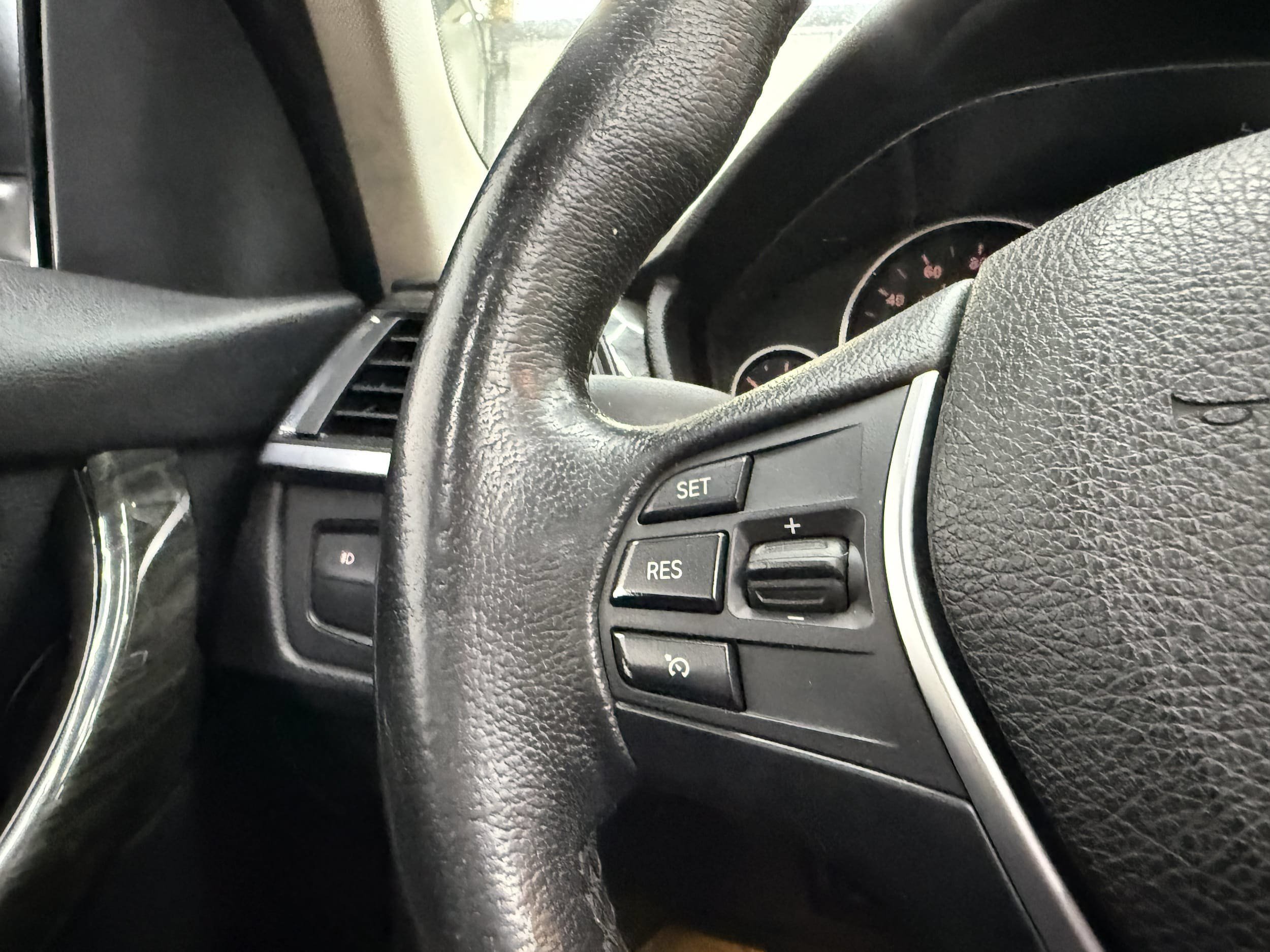 Used 2014 BMW 320i xDrive Sedan AWD/4WD image 15