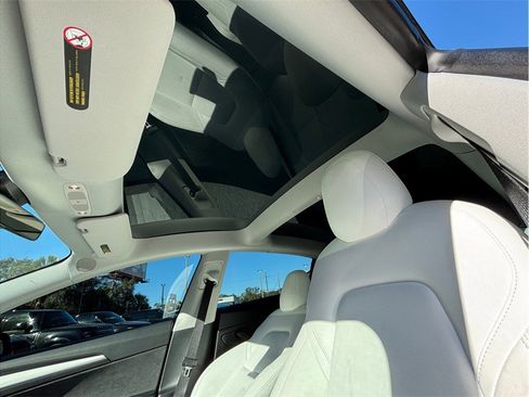 Used 2021 Tesla Model 3 Performance image 33