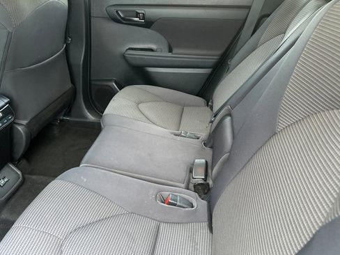 Used 2023 Toyota Highlander L image 9