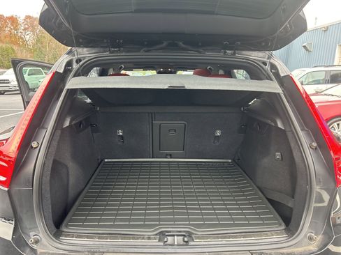 Used 2021 Volvo XC40 T5 Inscription w/ Advanced Package image 20