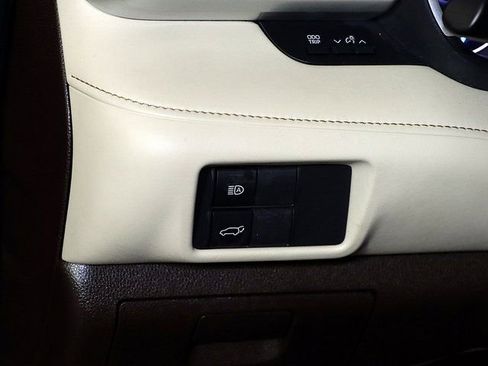 Used 2020 Toyota Highlander XLE image 26