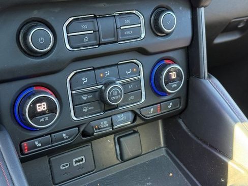 Used 2021 Chevrolet Tahoe RST image 34