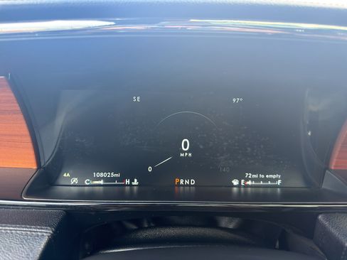 Used 2018 Lincoln Navigator Select AWD/4WD image 11