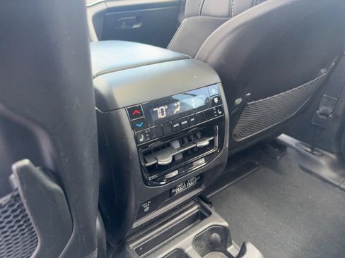 Used 2023 Jeep Grand Cherokee L Limited AWD/4WD image 24