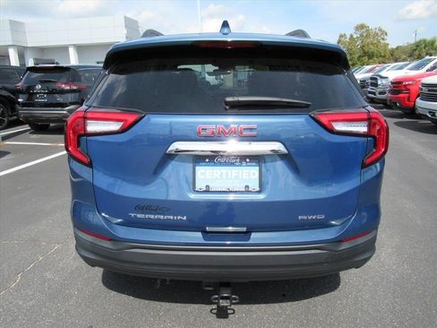 Certified 2024 GMC Terrain SLE w/ Driver Convenience Package image 8