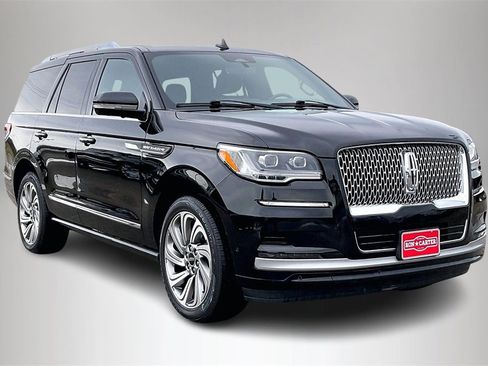 Used 2022 Lincoln Navigator Reserve image 1