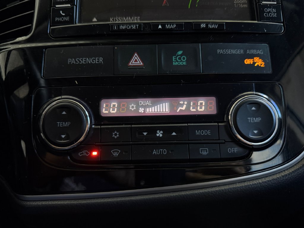 Used 2016 Mitsubishi Outlander SEL FWD image 17