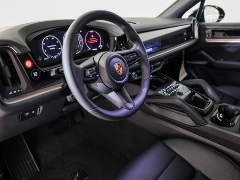 Certified 2026 Porsche Cayenne AWD/4WD image 4