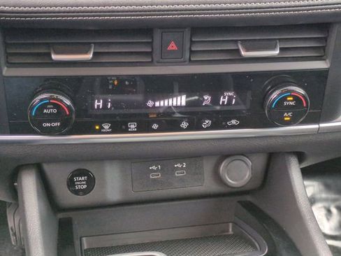 Used 2024 Nissan Rogue SV image 23