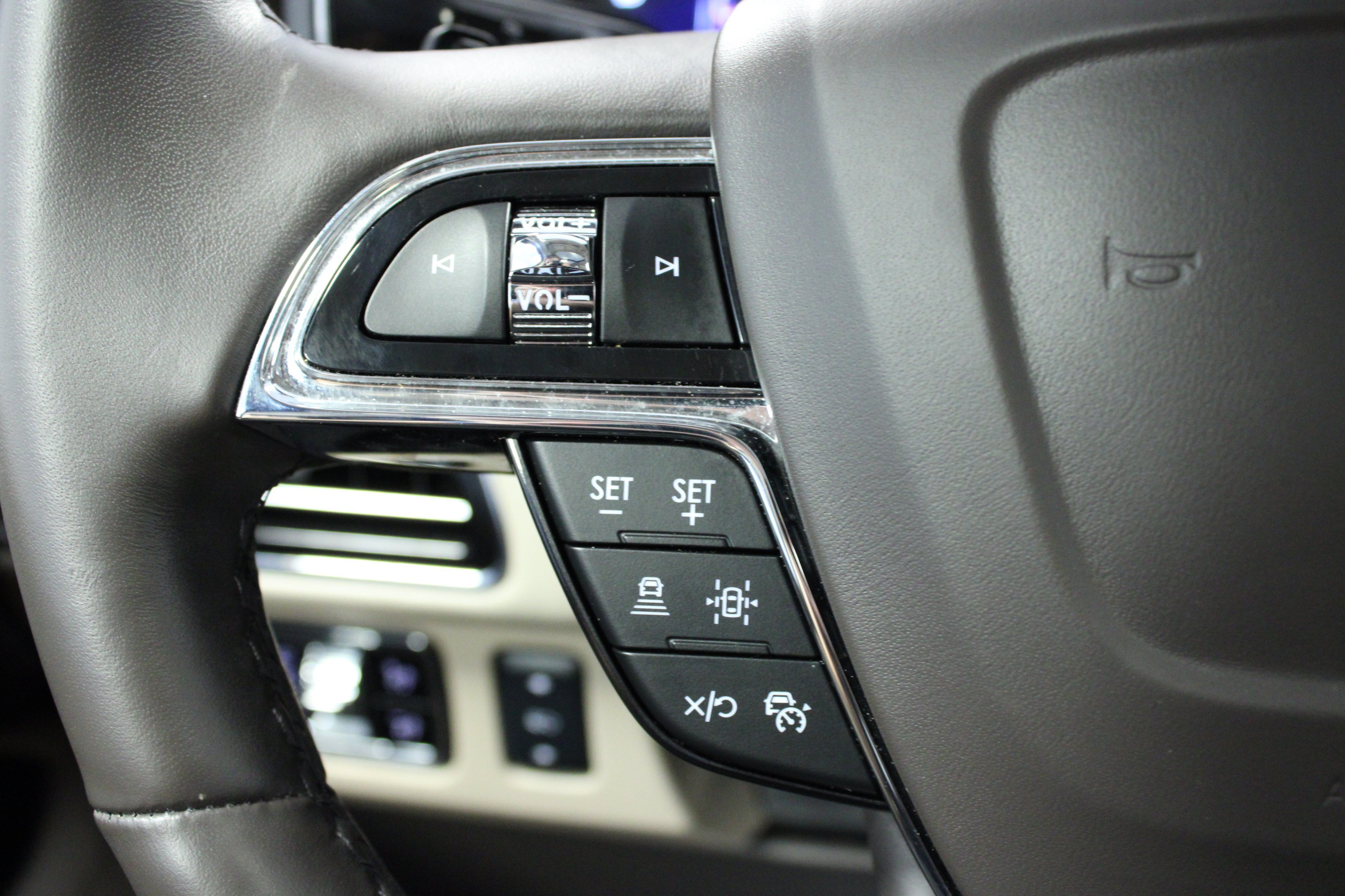 Used 2024 Lincoln Navigator L Reserve AWD/4WD image 21