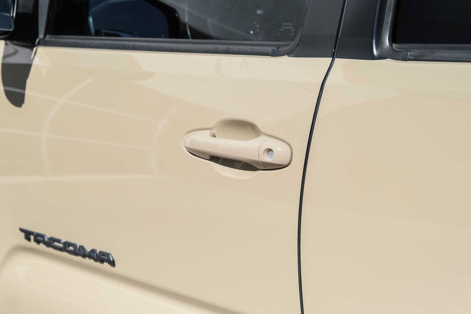 Used 2019 Toyota Tacoma TRD Off-Road AWD/4WD image 16