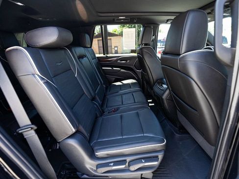 Used 2024 Cadillac Escalade Premium Luxury AWD/4WD image 29