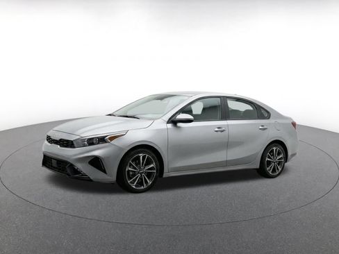Used 2024 Kia Forte LXS FWD image 3