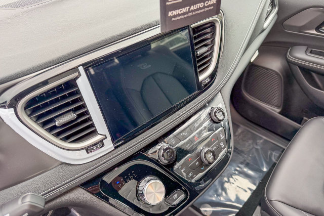 New 2026 Chrysler Pacifica Select FWD image 20