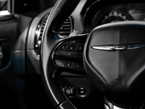 Used 2018 Chrysler 300 S AWD/4WD image 16