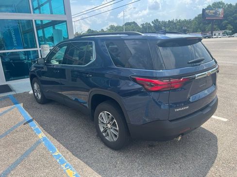 Used 2023 Chevrolet Traverse LT FWD image 7