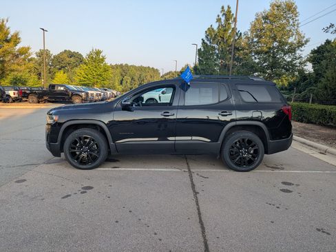 Used 2023 GMC Acadia SLE w/ Driver Convenience Package FWD image 7