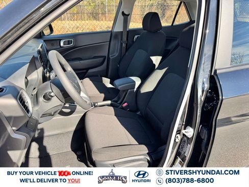 Certified 2025 Hyundai Venue SE image 15