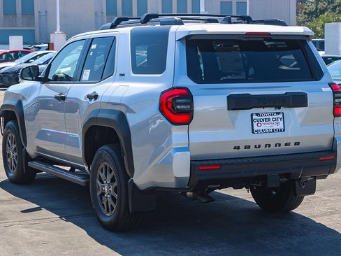 New 2026 Toyota 4Runner SR5 AWD/4WD image 7