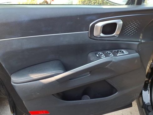 Used 2024 Kia Sorento S FWD image 23
