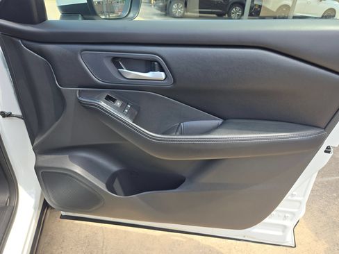 Certified 2026 Nissan Rogue SV FWD image 28