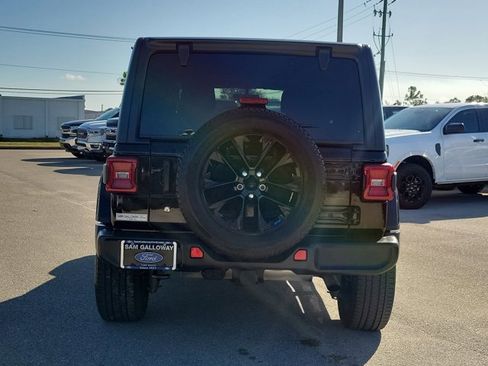 Used 2019 Jeep Wrangler Unlimited Sahara image 5