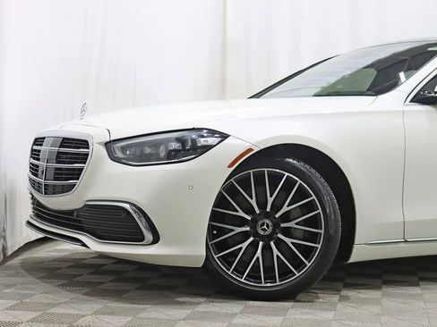 Used 2022 Mercedes-Benz S 580 4MATIC Sedan image 3