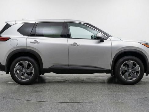 Used 2025 Nissan Rogue SV image 11