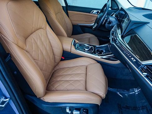 Used 2024 BMW X7 xDrive40i w/ Premium Package image 18