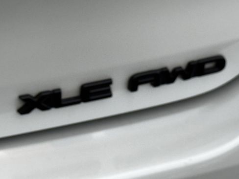 Used 2022 Toyota Highlander XLE image 7