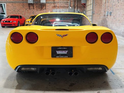 Used 2007 Chevrolet Corvette Coupe w/ Preferred Equipment Group RWD image 11