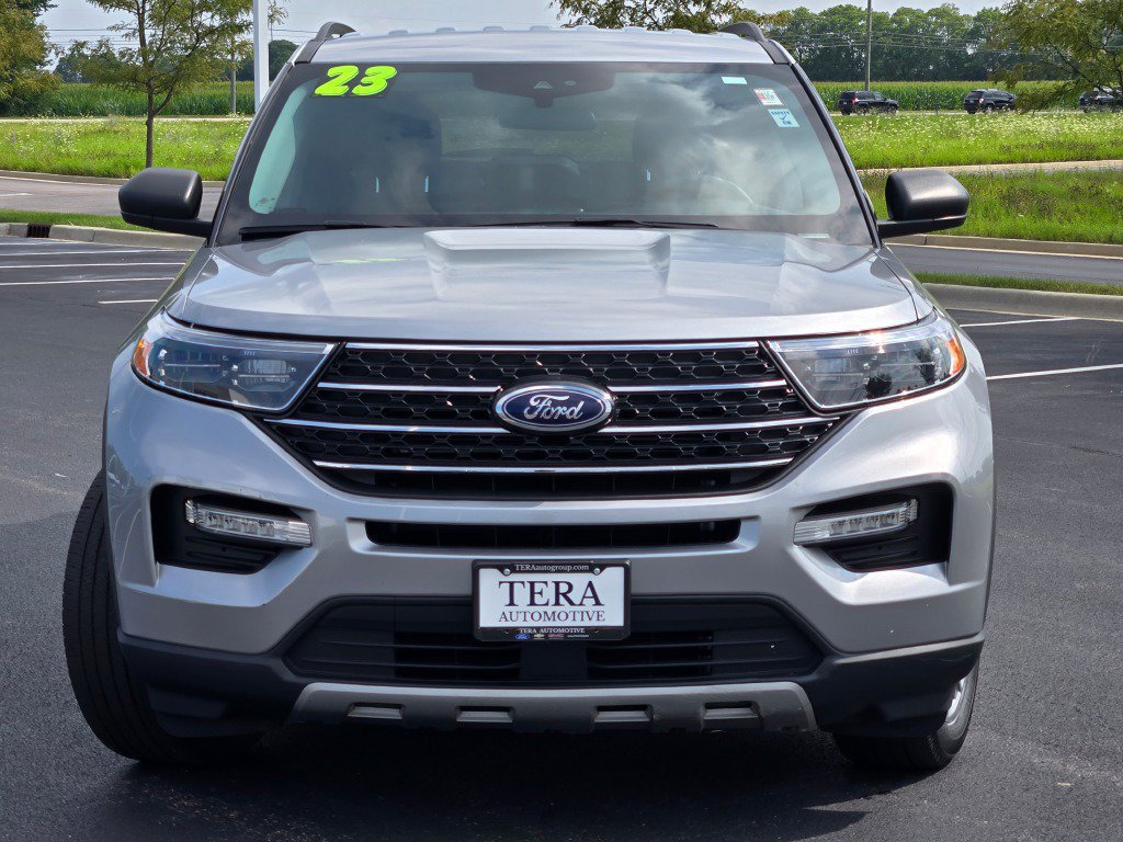 Used 2023 Ford Explorer XLT w/ Equipment Group 202A AWD/4WD image 3