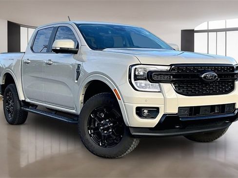 Used 2025 Ford Ranger Lariat w/ Black Appearance Package image 3