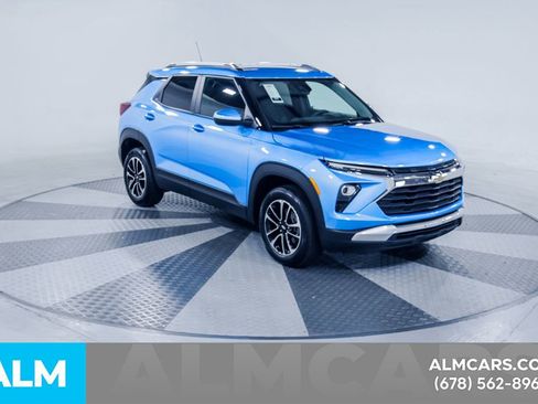Used 2025 Chevrolet TrailBlazer LT AWD/4WD image 14