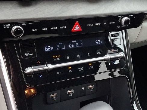 Certified 2024 Kia Carnival EX FWD image 17