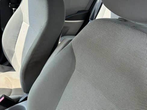 Used 2012 Hyundai Accent GLS FWD image 16