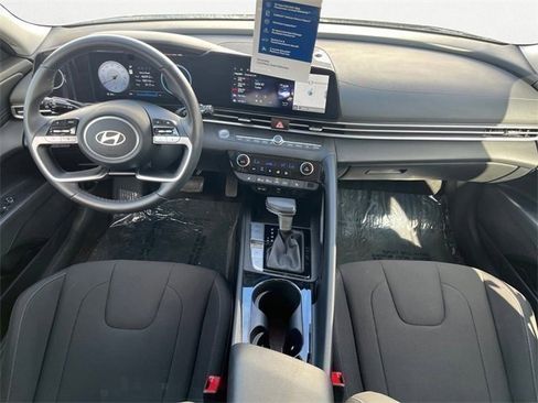 Certified 2024 Hyundai Elantra SEL w/ Convenience Package image 11