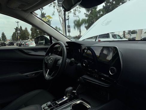 Used 2025 Lexus NX 250 FWD w/ Accessory Package (Z1) image 21