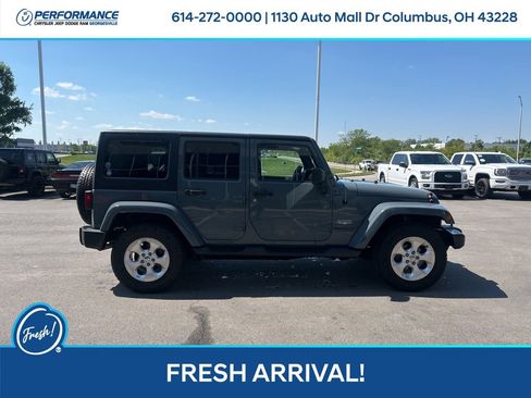 Used 2015 Jeep Wrangler Unlimited Sahara w/ Connectivity Group AWD/4WD image 3