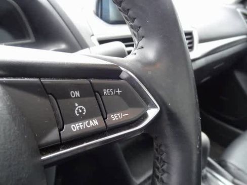 Used 2018 MAZDA MAZDA3 Touring image 11