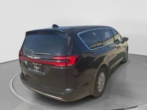 New 2026 Chrysler Pacifica Select image 10