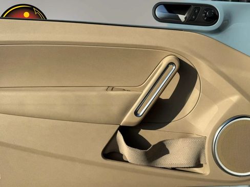 Used 2013 Volkswagen Beetle TDI FWD image 40
