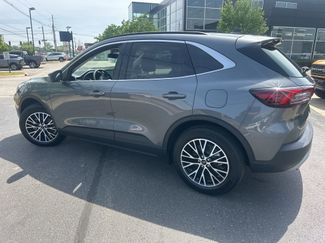 Used 2025 Ford Escape SE w/ PHEV Premium Package FWD video 2