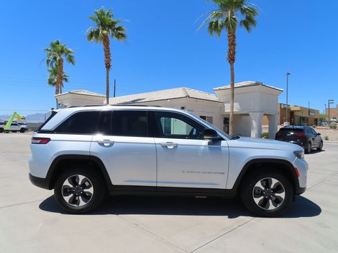 Used 2024 Jeep Grand Cherokee Limited 4xe AWD/4WD image 9
