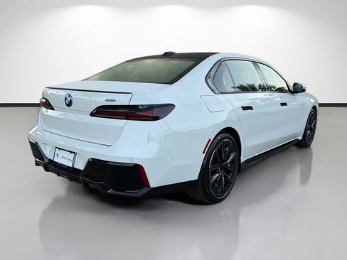 New 2026 BMW i7 xDrive60 w/ M Sport Package RWD image 3